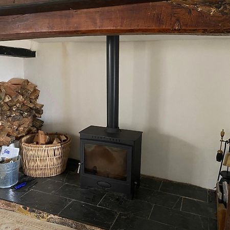 Bryntirion Farmhouse Rooms Llanfair Caereinion ภายนอก รูปภาพ