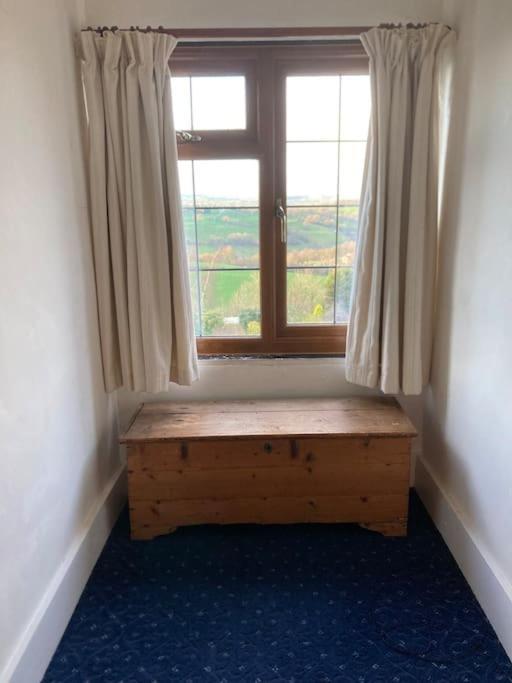 Bryntirion Farmhouse Rooms Llanfair Caereinion ภายนอก รูปภาพ