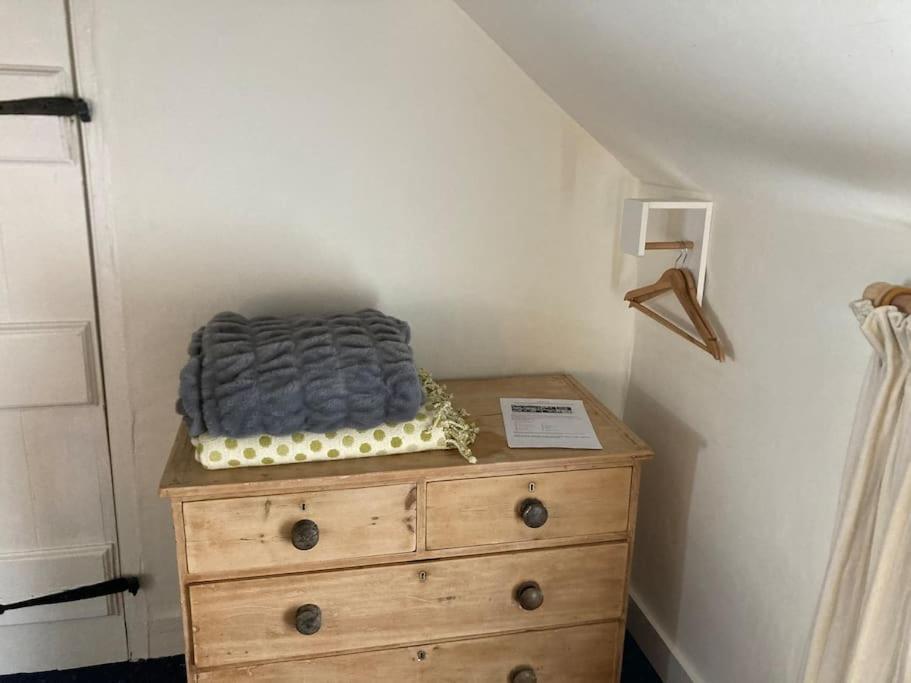 Bryntirion Farmhouse Rooms Llanfair Caereinion ภายนอก รูปภาพ
