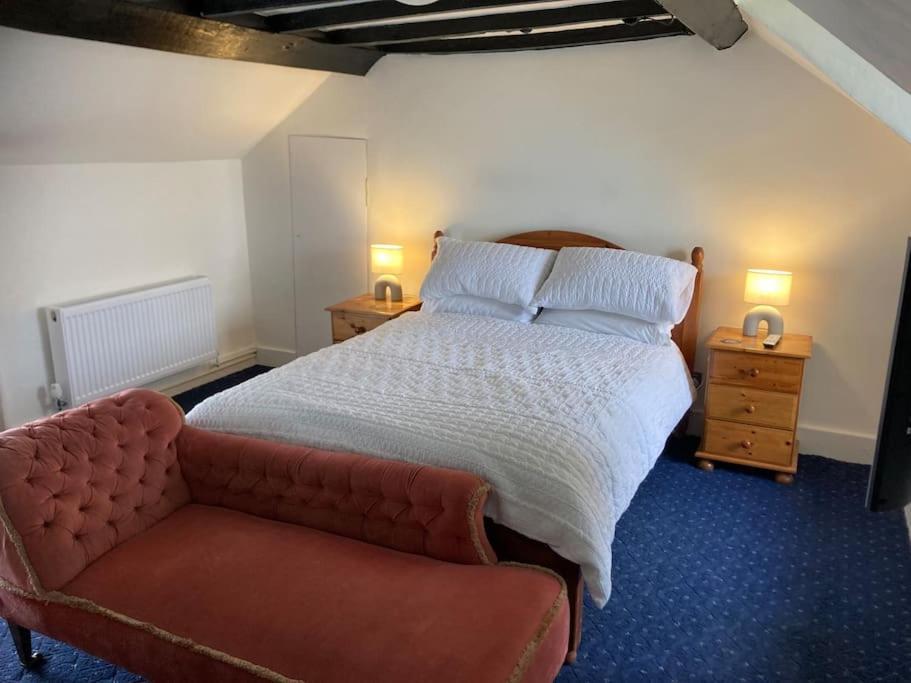 Bryntirion Farmhouse Rooms Llanfair Caereinion ภายนอก รูปภาพ